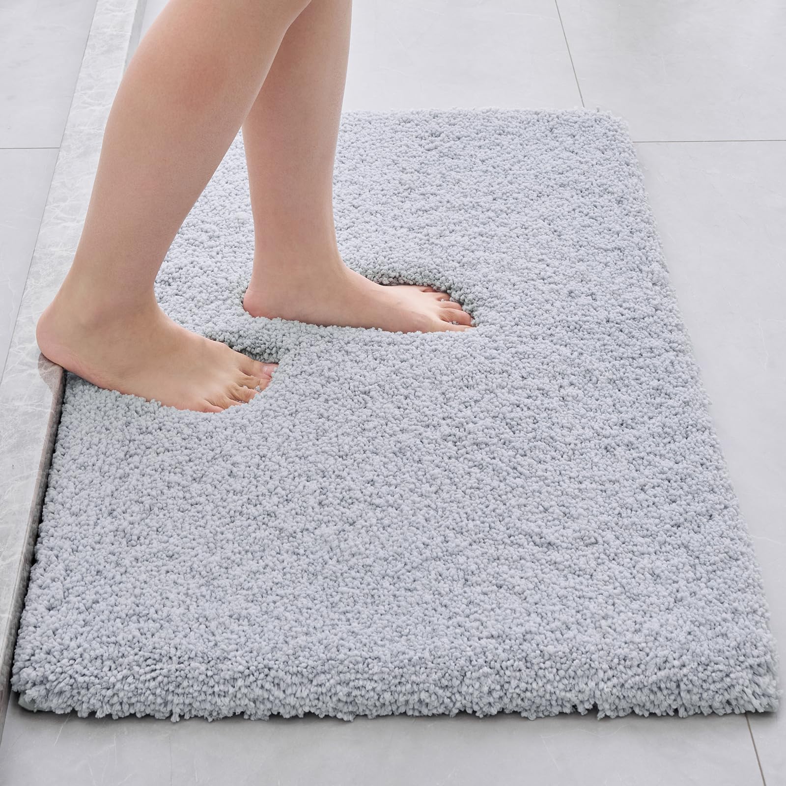 Disolla White Bathroom Rug 17x24 - Non-Slip Plush Small Bath Mat, Highly Absorbent & Ultra Soft Fluffy Floor Mat, Machine Washable for Shower and Tub