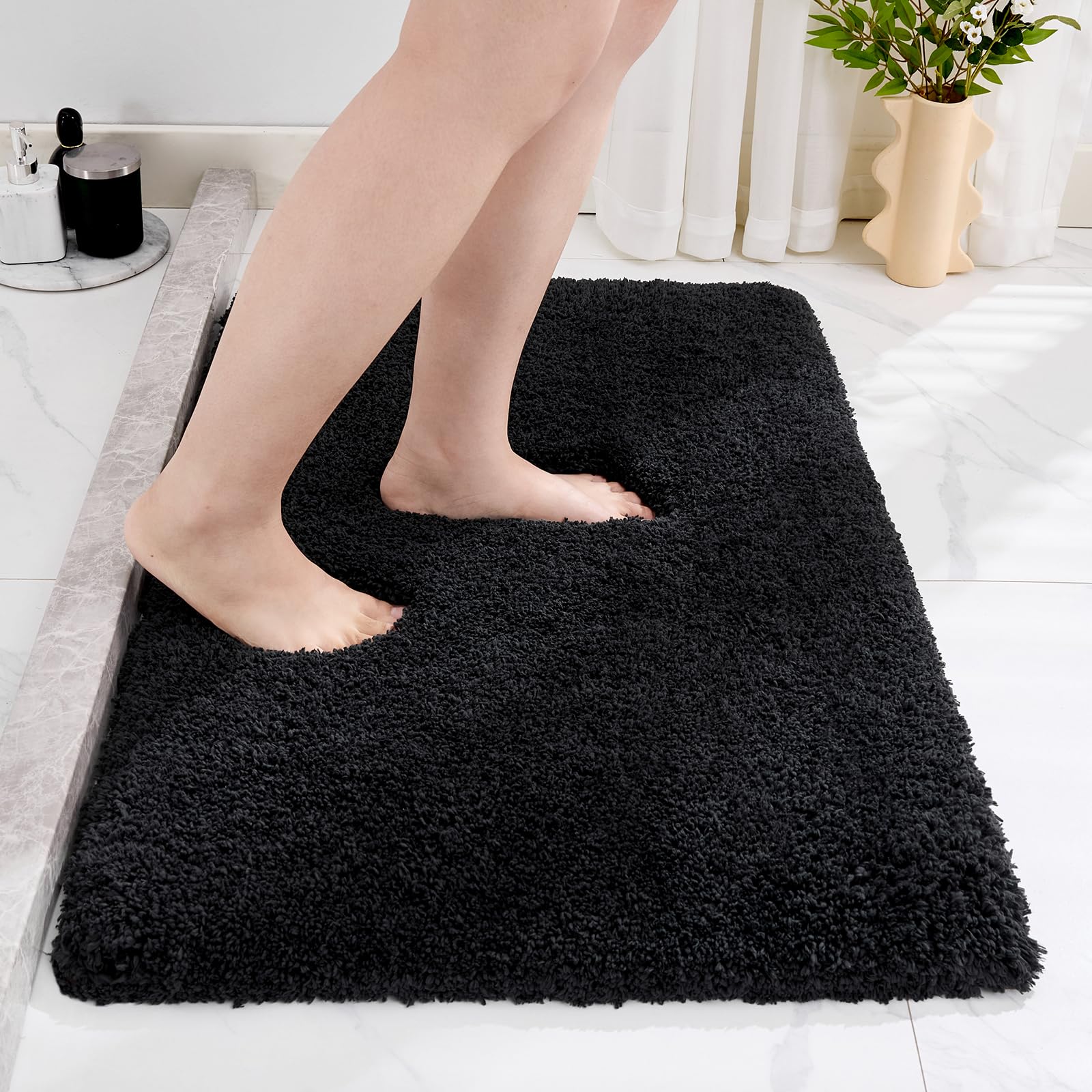 Disolla White Bathroom Rug 17x24 - Non-Slip Plush Small Bath Mat, Highly Absorbent & Ultra Soft Fluffy Floor Mat, Machine Washable for Shower and Tub